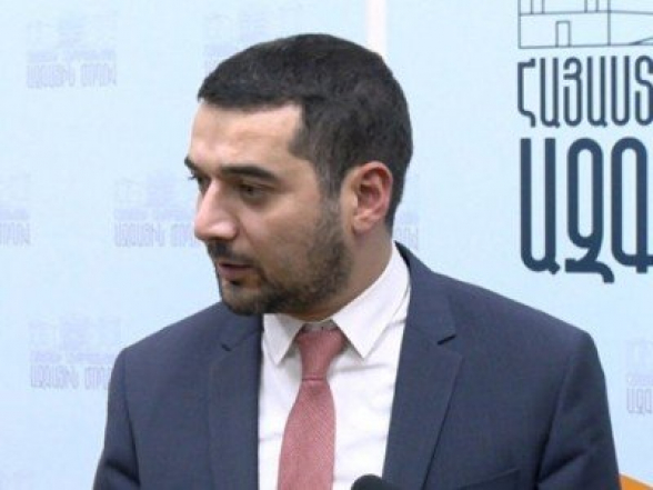 «Մարդիկ պահանջում են, որ ինչպես կարելի է թողնել, որ մամուլն այս աստիճանի ինչ ուզի խոսի». Հրաչյա Հակոբյան